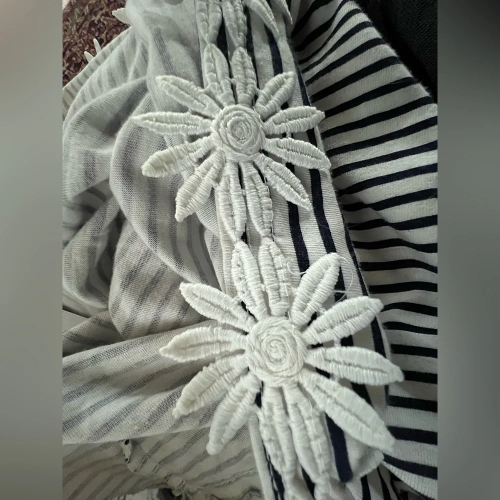 Topshop Cropped Striped Shirt with Floral Attachments | Size 2 or XS - Picture 9 of 11